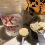 プロテインにきな粉を混ぜたら便秘解消と筋肥大【ダマにならない黄金比率も紹介】