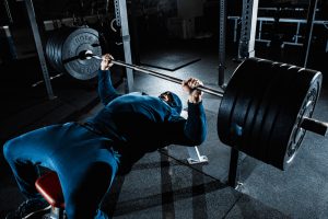 ベンチプレスの補助種目で最も有効な方法【重量を伸ばすなら必須】