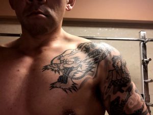 反動を使ったサイドレイズでガッツリ効いた肩トレ【教えてジュラシック】