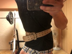 自宅の脚トレはスクワットのみでOK【細マッチョくらいなら楽勝】